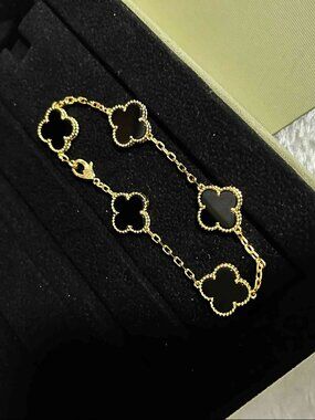 Van Cleef & Arpels 18k yellow gold tiger eye alhambra bracelet